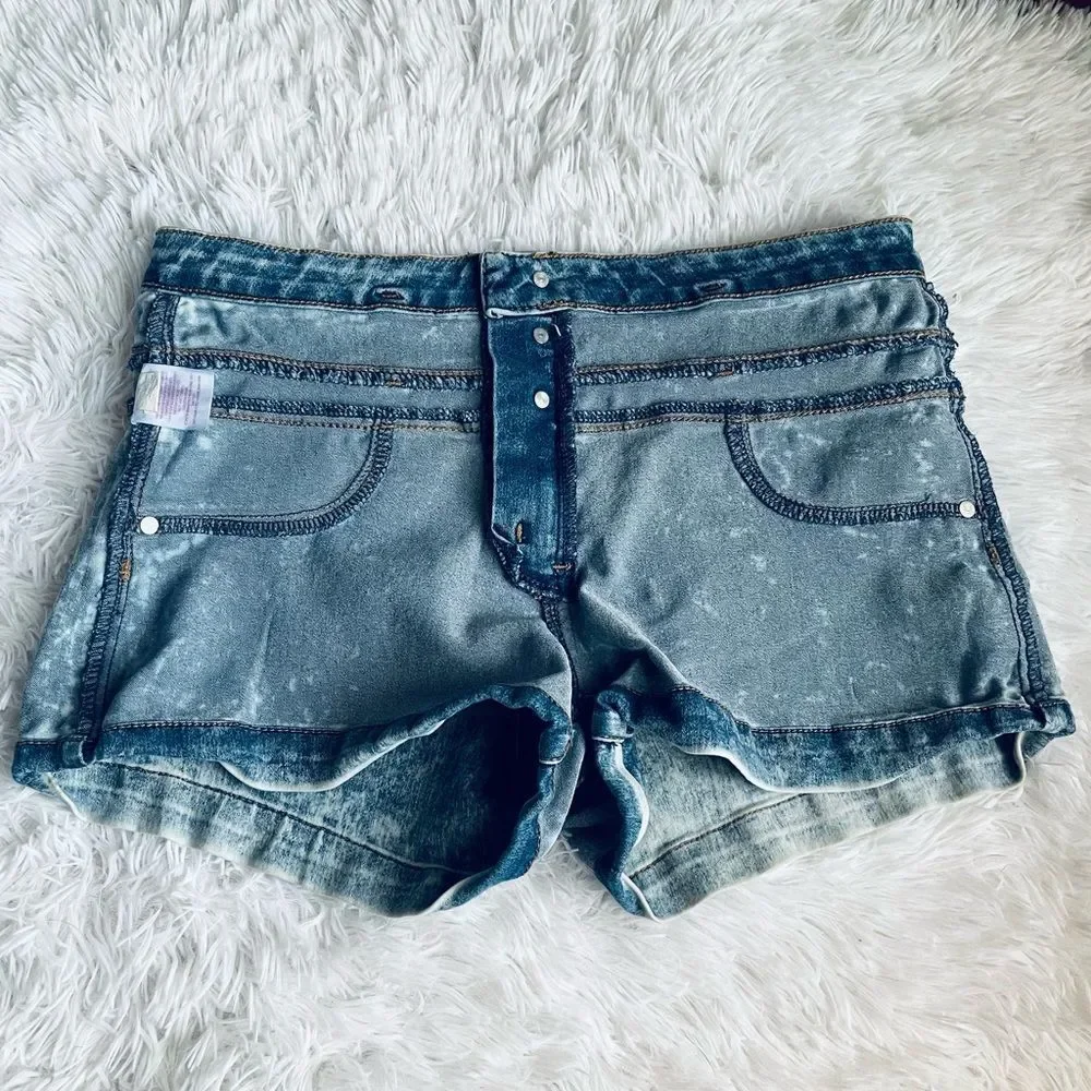 EUC No Boundaries High Waisted Acid Wash Denim Jean Shorts 11 - Picture 11 of 16